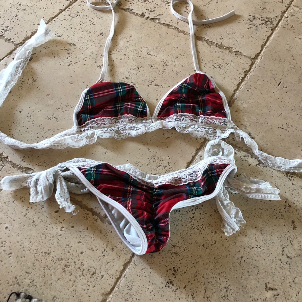 Bathing suits - Picture 7 of 8